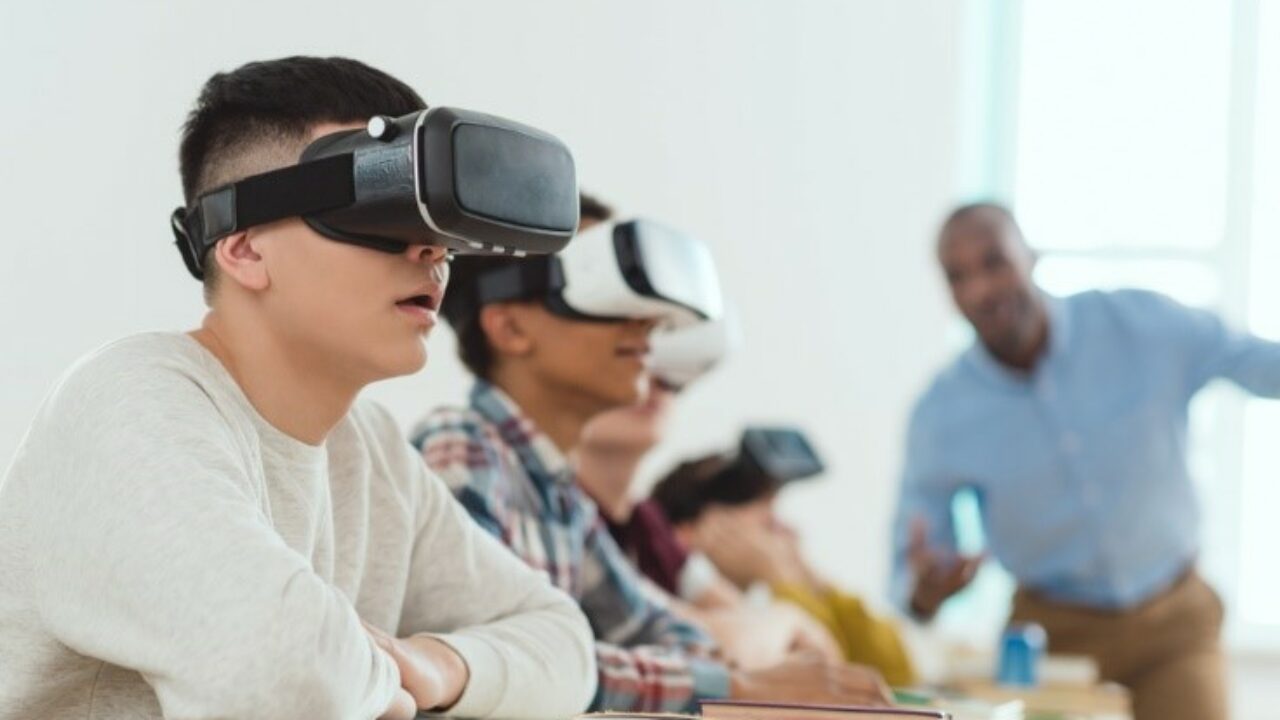Students-Virtual-Reality